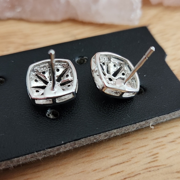 Sterling Silver stud earrings - Picture 6 of 7